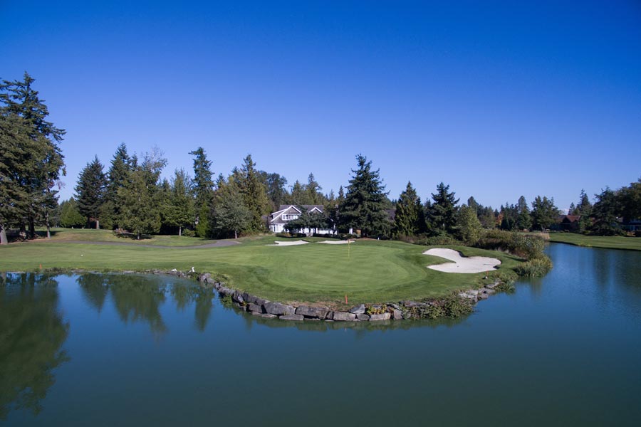 golf by the water