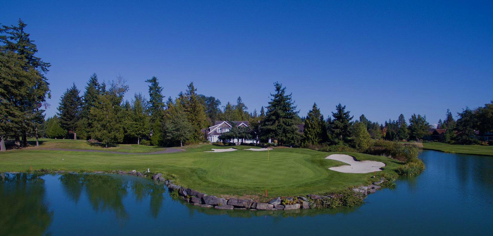 golf by the water